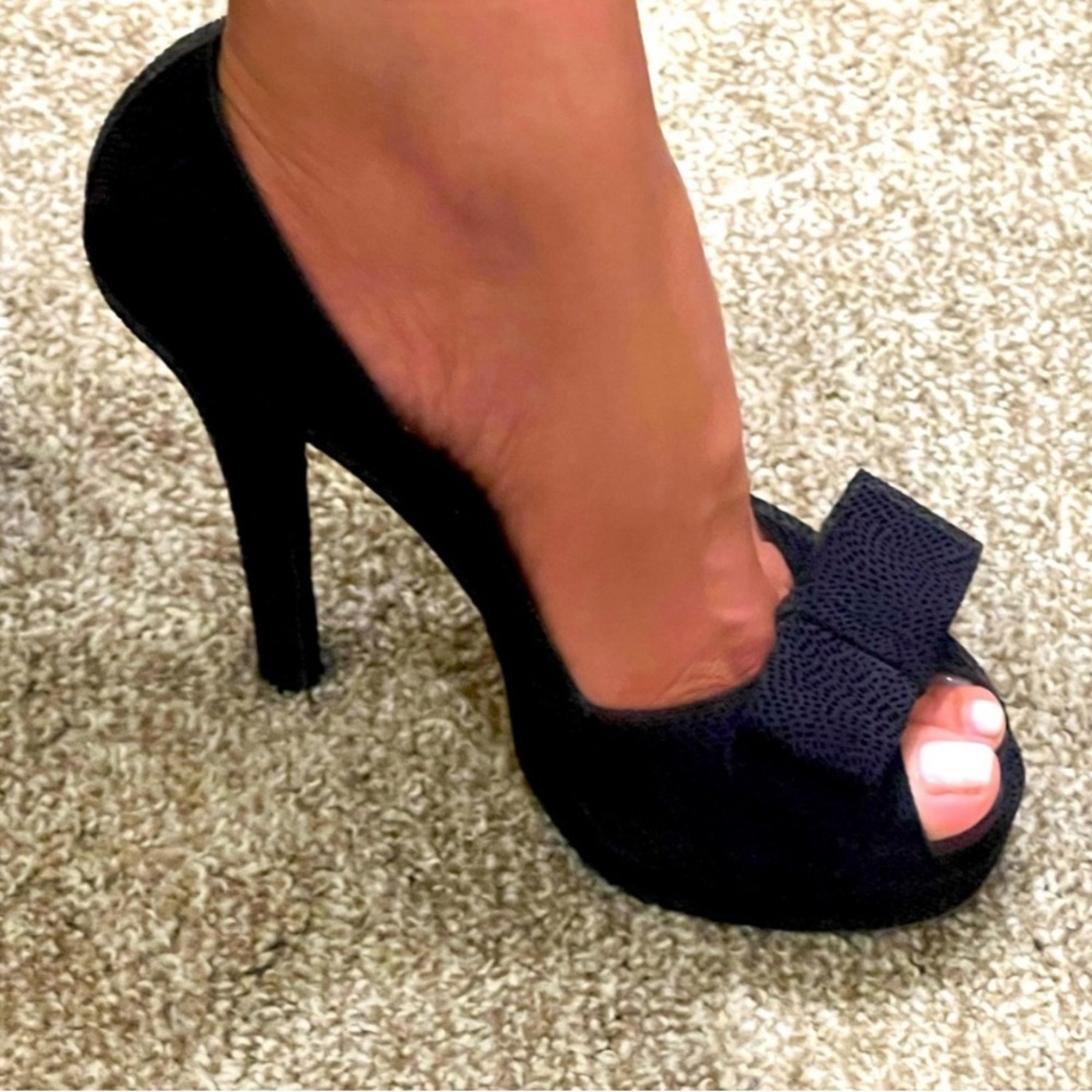 Fendi Bow Peep Foe Pumps